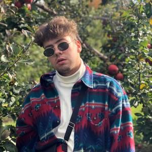 Meet your Posher, Derek